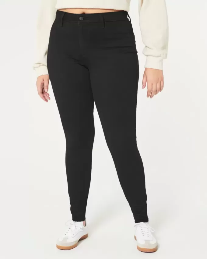 Curvy High-Rise-Jeansleggings in Schwarz Curvy High-Rise-Jeansleggings in Schwarz