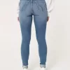 Curvy High-Rise Ripped Super Skinny Jeans in mittlerer Waschung Curvy High-Rise Ripped Super Skinny Jeans in mittlerer Waschung