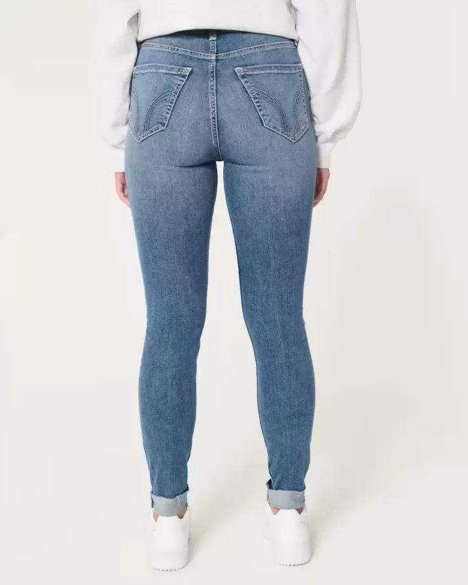 Curvy High-Rise Ripped Super Skinny Jeans in mittlerer Waschung Curvy High-Rise Ripped Super Skinny Jeans in mittlerer Waschung
