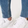 Curvy High-Rise Ripped Super Skinny Jeans in mittlerer Waschung Curvy High-Rise Ripped Super Skinny Jeans in mittlerer Waschung