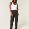 Curvy High-Rise Straight Jeans in verwaschenem Schwarz Curvy High-Rise Straight Jeans in verwaschenem Schwarz
