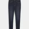 Curvy High-Rise Super Skinny Jeans in dunkler Waschung Curvy High-Rise Super Skinny Jeans in dunkler Waschung