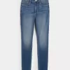 Curvy High-Rise Super Skinny Jeans in mittlerer Waschung Curvy High-Rise Super Skinny Jeans in mittlerer Waschung