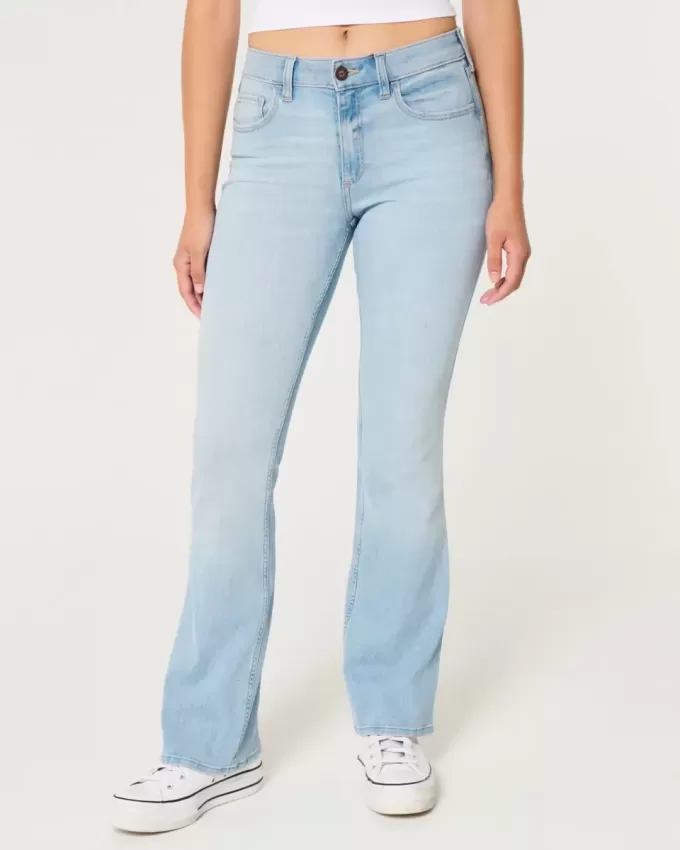 Curvy Mid-Rise Boot-Jeans in heller Waschung Curvy Mid-Rise Boot-Jeans in heller Waschung