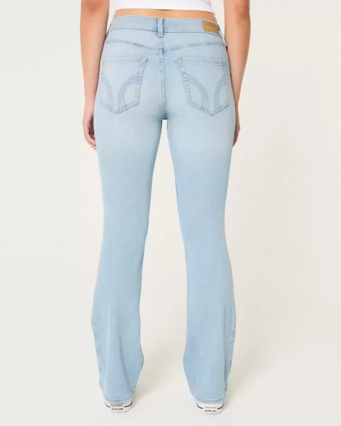 Curvy Mid-Rise Boot-Jeans in heller Waschung Curvy Mid-Rise Boot-Jeans in heller Waschung