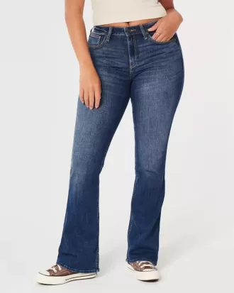 Curvy Mid-Rise Boot-Jeans mit mittlerer Waschung