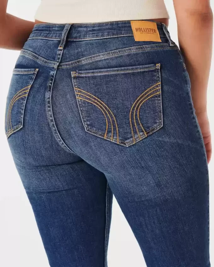 Curvy Mid-Rise Boot-Jeans mit mittlerer Waschung Curvy Mid-Rise Boot-Jeans mit mittlerer Waschung