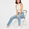 Curvy Ultra High Rise Mom-Jeans in mittlerer Waschung Curvy Ultra High Rise Mom-Jeans in mittlerer Waschung