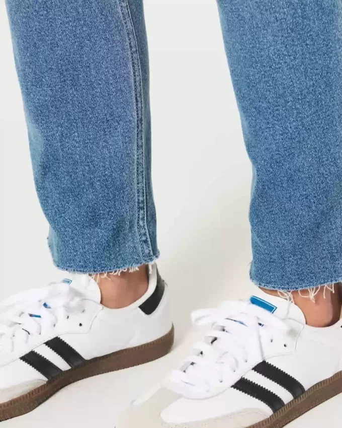 Curvy Ultra High Rise zerrissene Mom-Jeans in mittlerer Waschung Curvy Ultra High Rise zerrissene Mom-Jeans in mittlerer Waschung