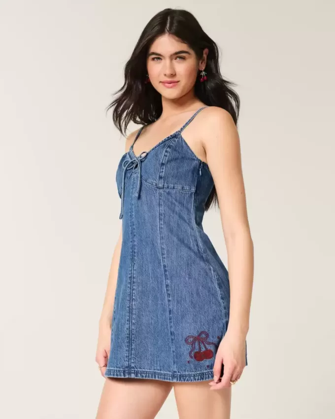 Denim-Minikleid mit Kirschgrafik Denim-Minikleid mit Kirschgrafik