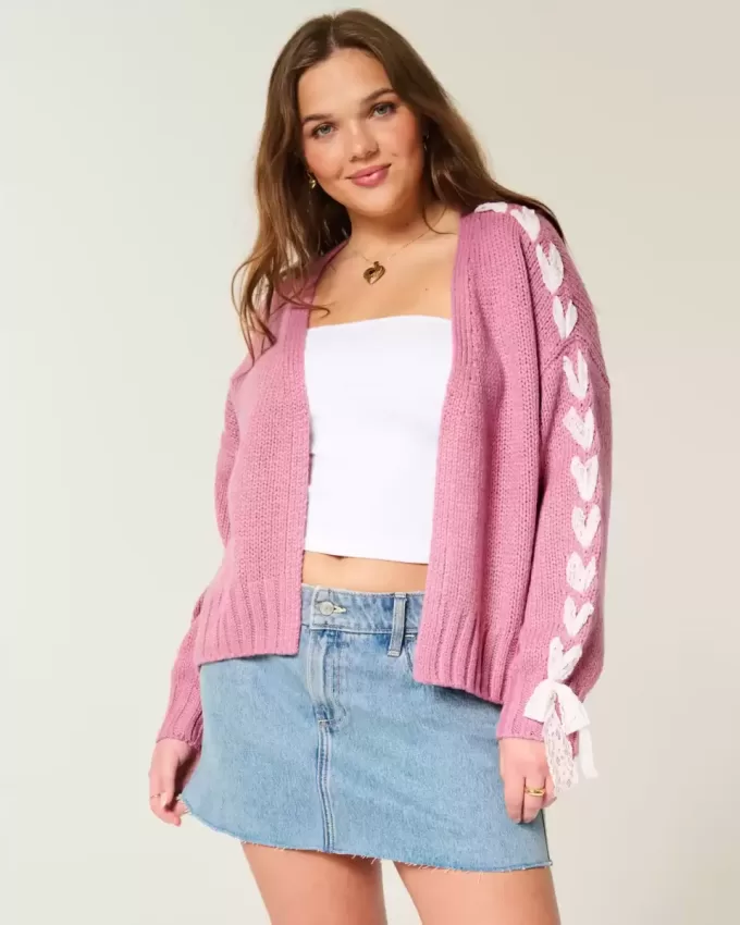 Einfacher Cardigan mit Spitzenärmeln und ohne Verschluss Einfacher Cardigan mit Spitzenärmeln und ohne Verschluss