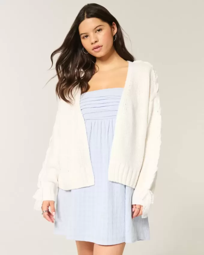 Einfacher Cardigan mit Spitzenärmeln und ohne Verschluss Einfacher Cardigan mit Spitzenärmeln und ohne Verschluss