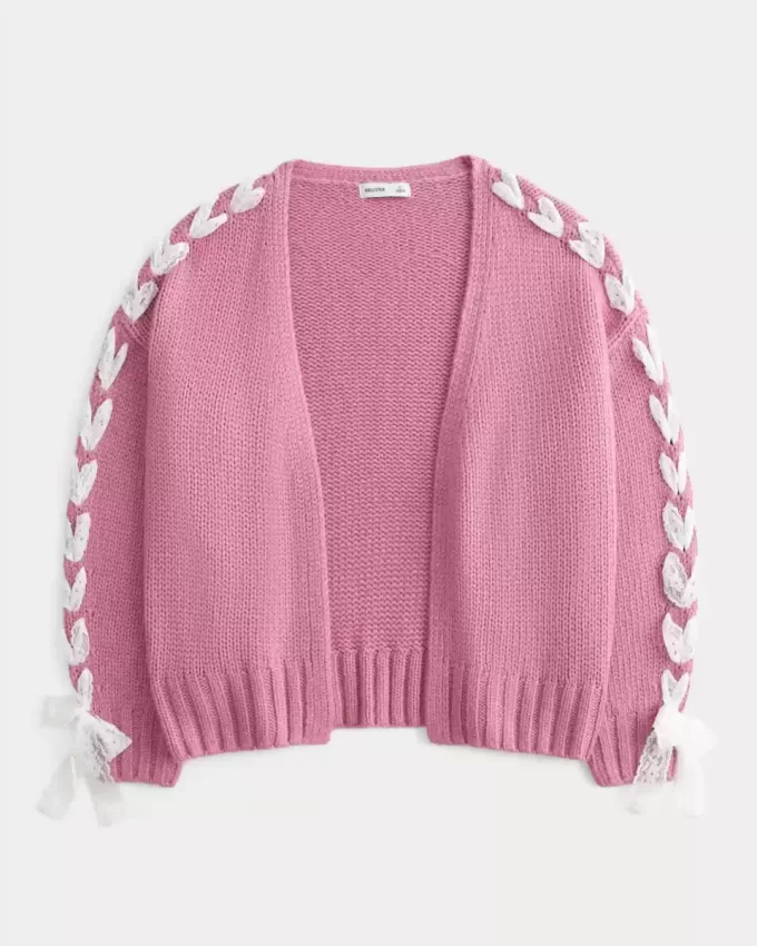 Einfacher Cardigan mit Spitzenärmeln und ohne Verschluss Einfacher Cardigan mit Spitzenärmeln und ohne Verschluss