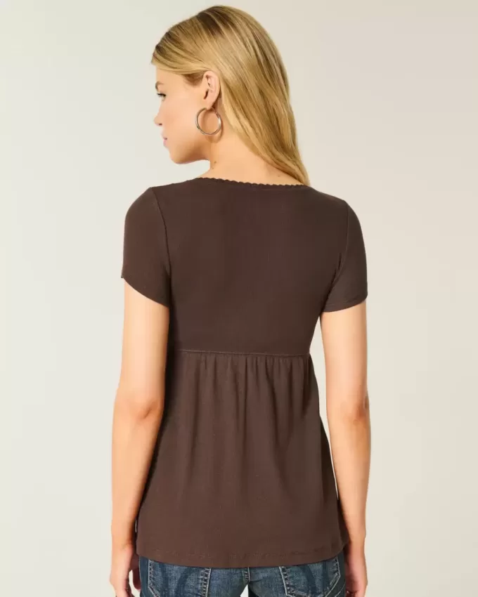 Einfaches Babydoll-Oberteil mit kurzen Ärmeln und Spitzenbesatz Einfaches Babydoll-Oberteil mit kurzen Ärmeln und Spitzenbesatz