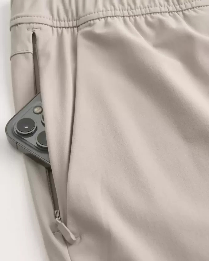 Entspannte, ganztägige Taper-Hose Entspannte, ganztägige Taper-Hose