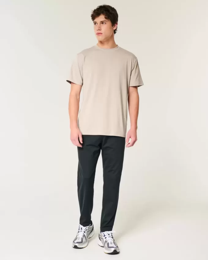 Entspanntes Stretch-T-Shirt mit Rundhalsausschnitt Entspanntes Stretch-T-Shirt mit Rundhalsausschnitt