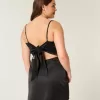 Figurbetontes Satinkleid mit Schleife hinten Figurbetontes Satinkleid mit Schleife hinten