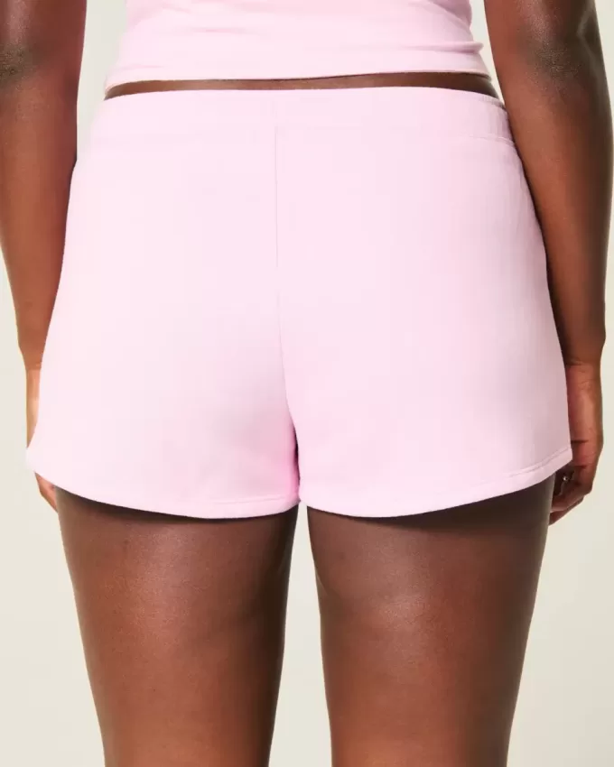 Fleece-Minishorts mit Herzgrafik Fleece-Minishorts mit Herzgrafik