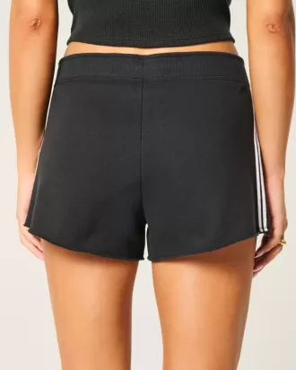Fleece-Minishorts mit Seitenstreifen