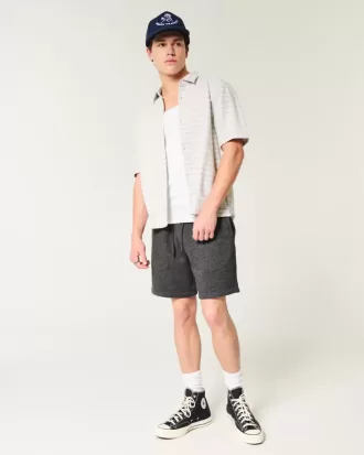 Fleece-Shorts mit Icon-Design über dem Knie