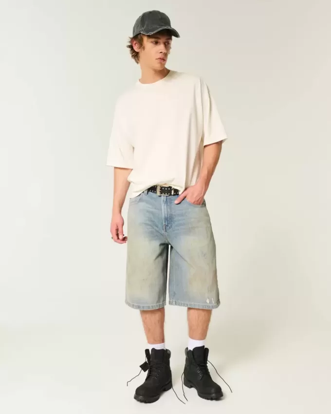 Gefettete, mittelverwaschene, superweite Jeansshorts Gefettete, mittelverwaschene, superweite Jeansshorts