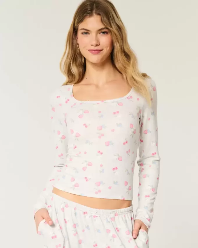 Gemütliches Pyjamaoberteil mit Beerenmuster Gemütliches Pyjamaoberteil mit Beerenmuster