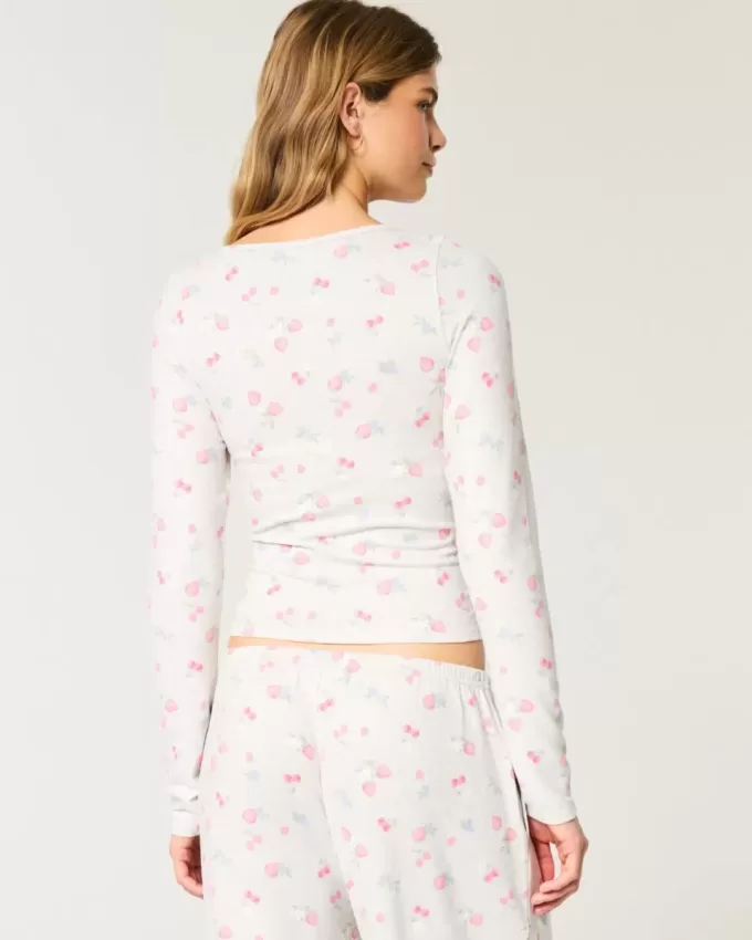 Gemütliches Pyjamaoberteil mit Beerenmuster Gemütliches Pyjamaoberteil mit Beerenmuster