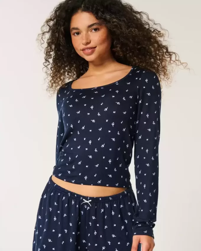 Gemütliches Pyjamaoberteil mit Blumenmuster Gemütliches Pyjamaoberteil mit Blumenmuster