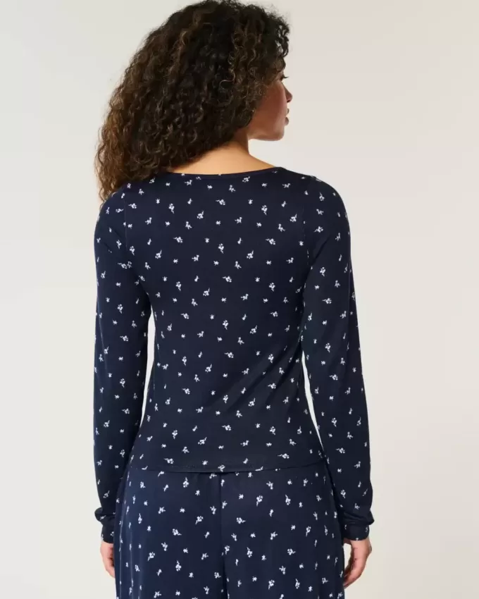 Gemütliches Pyjamaoberteil mit Blumenmuster Gemütliches Pyjamaoberteil mit Blumenmuster