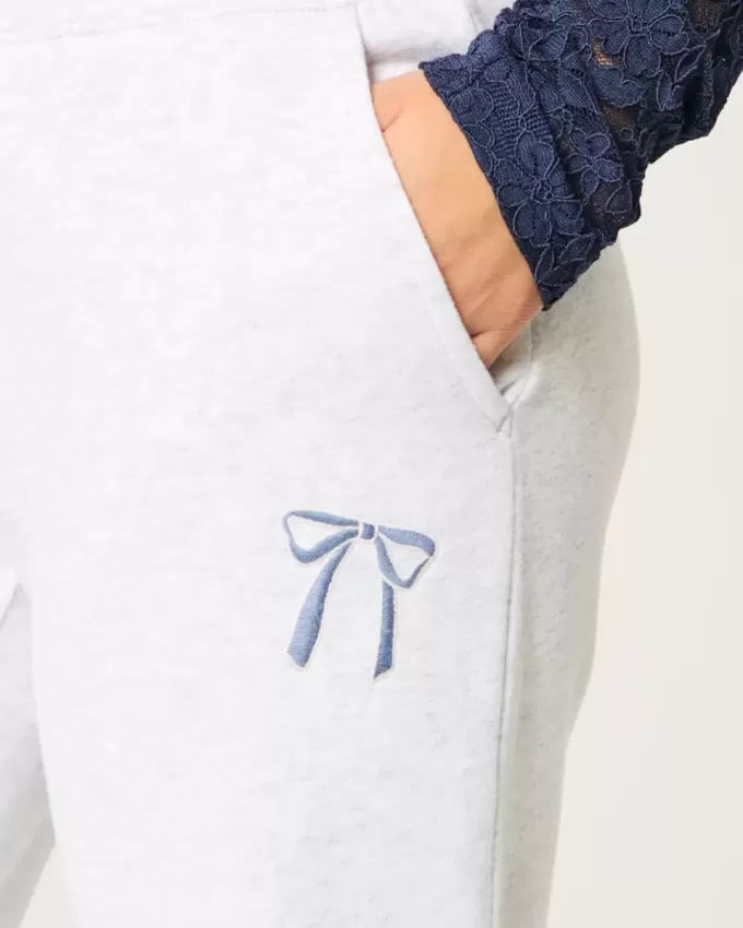 Gerade Jogginghose mit Schleifengrafik Gerade Jogginghose mit Schleifengrafik