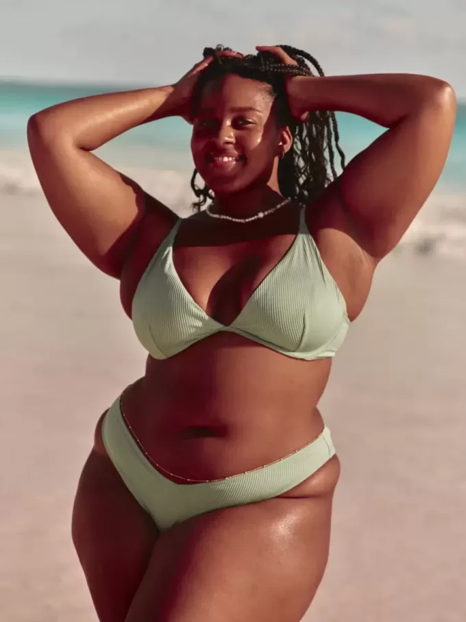 Gerippte Cheekiest-Bikinihose mit hohem Beinausschnitt Gerippte Cheekiest-Bikinihose mit hohem Beinausschnitt