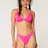 Gerippte Cheekiest-Bikinihose mit hohem Beinausschnitt und V-Taille Gerippte Cheekiest-Bikinihose mit hohem Beinausschnitt und V-Taille