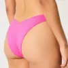 Gerippte Cheekiest-Bikinihose mit hohem Beinausschnitt und V-Taille Gerippte Cheekiest-Bikinihose mit hohem Beinausschnitt und V-Taille