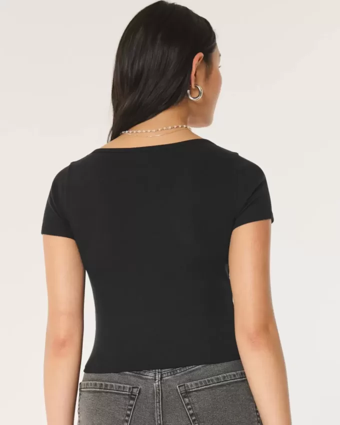 Geripptes Baby-T-Shirt mit eckigem Ausschnitt Geripptes Baby-T-Shirt mit eckigem Ausschnitt