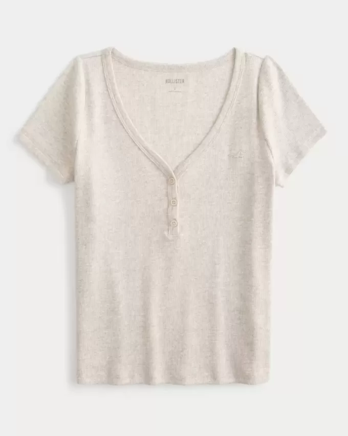 Geripptes Henley-Shirt mit kurzen Ärmeln und Symbol Geripptes Henley-Shirt mit kurzen Ärmeln und Symbol