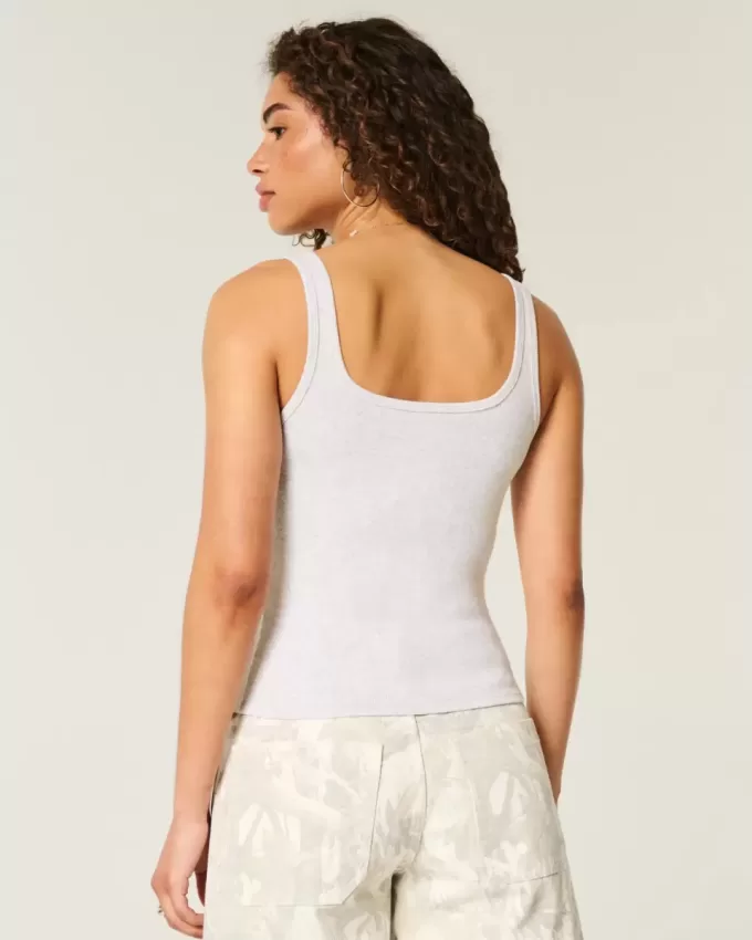 Geripptes Tanktop mit durchgehender Knopfleiste und quadratischem Ausschnitt Geripptes Tanktop mit durchgehender Knopfleiste und quadratischem Ausschnitt