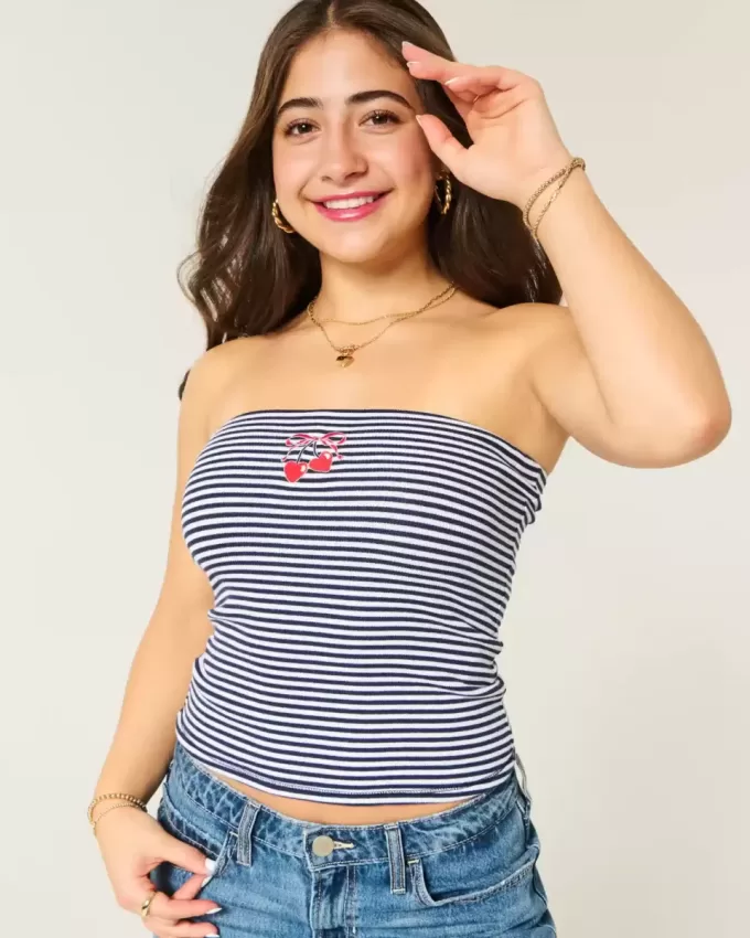 Geripptes, trägerloses Tube-Top mit Kirschstickerei Geripptes, trägerloses Tube-Top mit Kirschstickerei