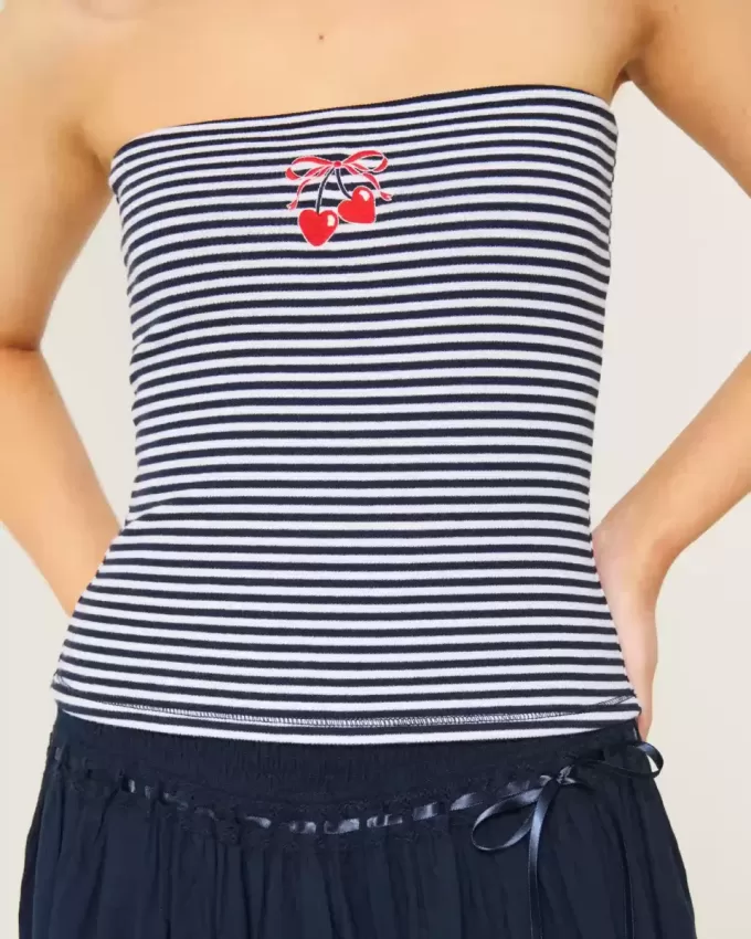 Geripptes, trägerloses Tube-Top mit Kirschstickerei Geripptes, trägerloses Tube-Top mit Kirschstickerei