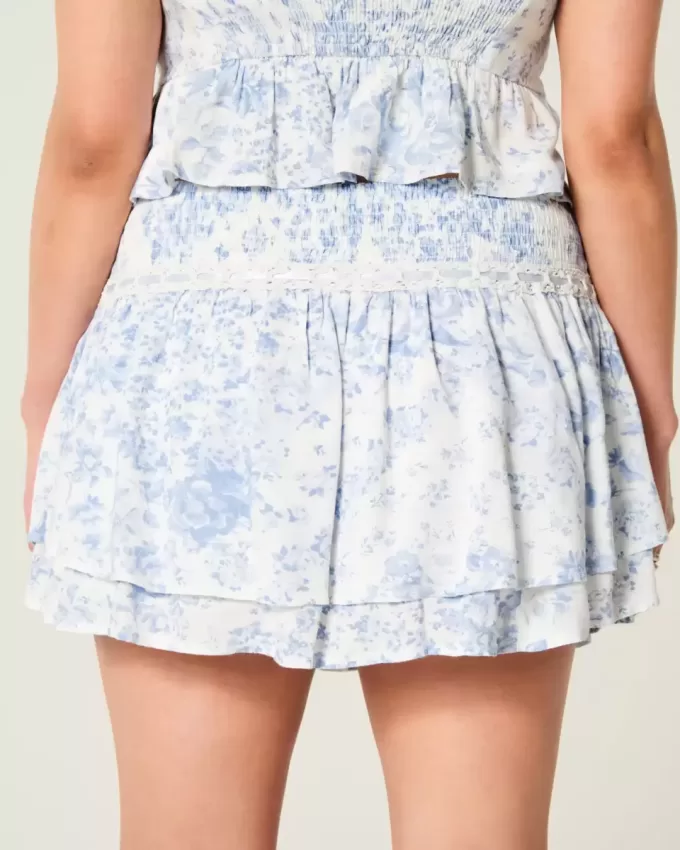 Gesmokter Mini-Skort mit Stufen Gesmokter Mini-Skort mit Stufen