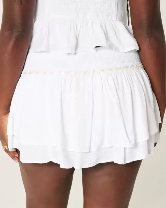 Gesmokter Mini-Skort mit Stufen Gesmokter Mini-Skort mit Stufen