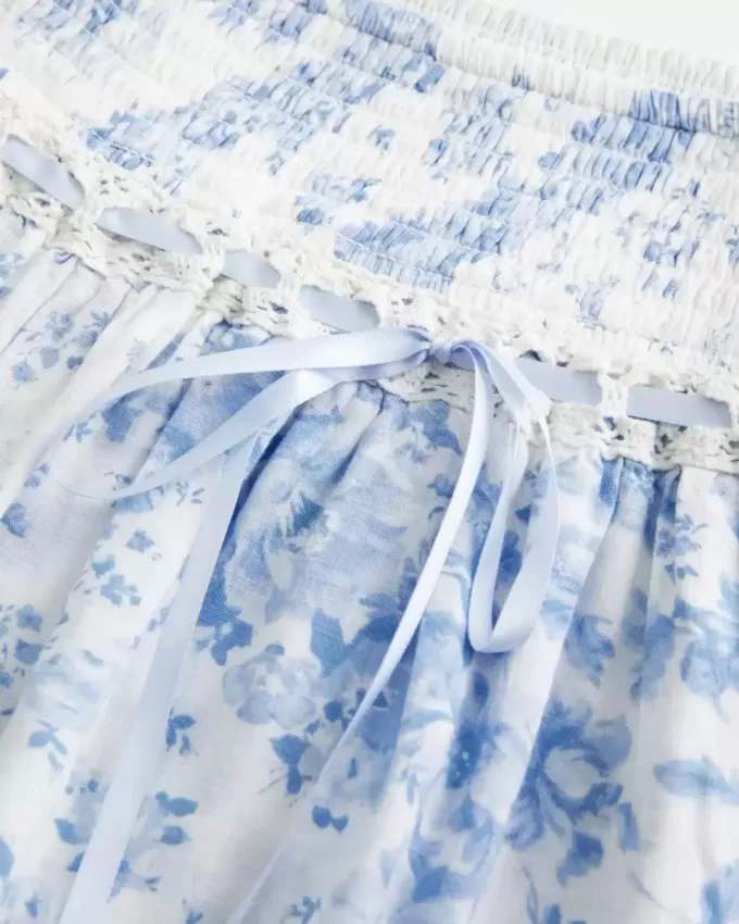 Gesmokter Mini-Skort mit Stufen Gesmokter Mini-Skort mit Stufen