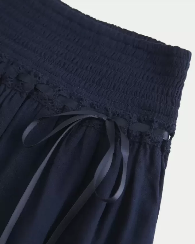 Gesmokter Mini-Skort mit Stufen Gesmokter Mini-Skort mit Stufen