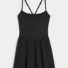 Gilly Hicks Active Kleid mit Riemchenrücken Gilly Hicks Active Kleid mit Riemchenrücken