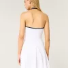 Gilly Hicks Active – Plissiertes Neckholder-Kleid Gilly Hicks Active – Plissiertes Neckholder-Kleid