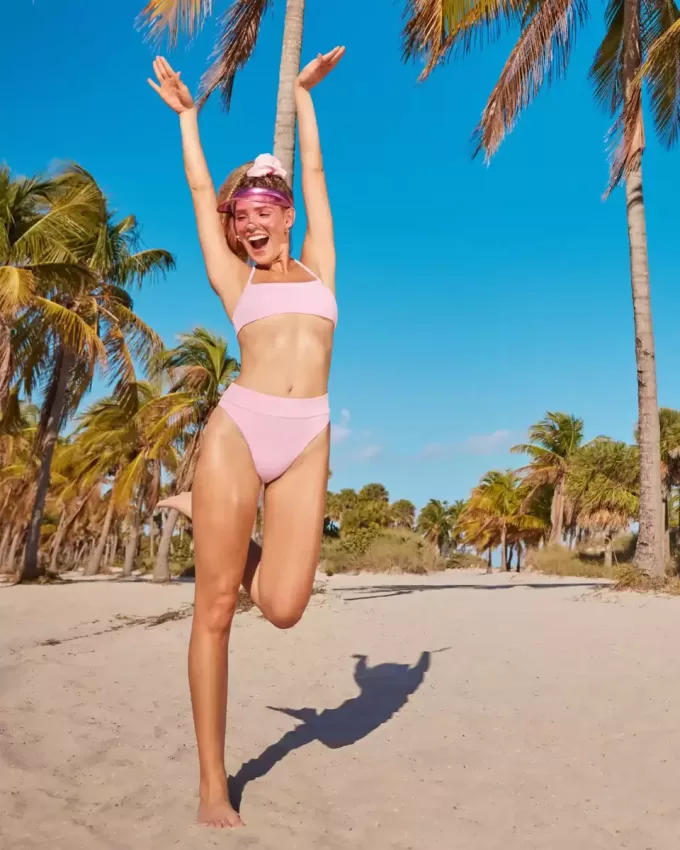 Gilly Hicks – Wendbare Bikinihose mit hohem Beinausschnitt und hoher Taille Gilly Hicks – Wendbare Bikinihose mit hohem Beinausschnitt und hoher Taille