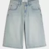 Halblange Skater-Baggy-Jeans in heller Waschung Halblange Skater-Baggy-Jeans in heller Waschung