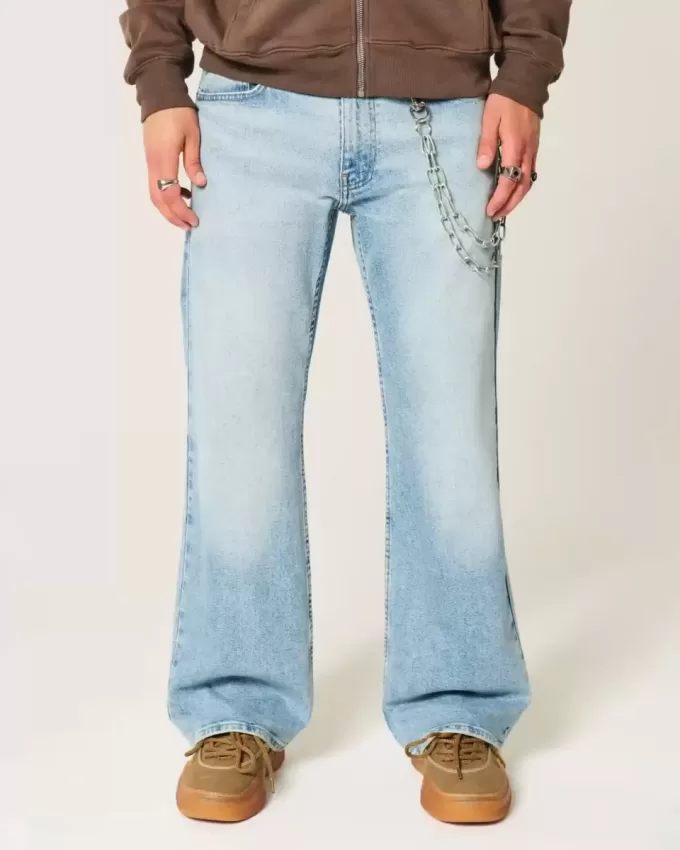 Hell gewaschene, legere Bootcut-Jeans Hell gewaschene, legere Bootcut-Jeans