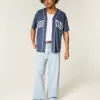 Hell verwaschene Super Baggy-Jeans mit New York-Grafik Hell verwaschene Super Baggy-Jeans mit New York-Grafik