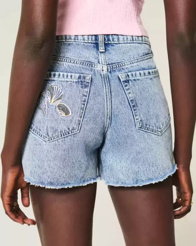 High-Rise Baggy-Jeansshorts mit mittlerer Waschung und Muschelstickerei, 5″ High-Rise Baggy-Jeansshorts mit mittlerer Waschung und Muschelstickerei, 5″