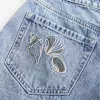 High-Rise Baggy-Jeansshorts mit mittlerer Waschung und Muschelstickerei, 5″ High-Rise Baggy-Jeansshorts mit mittlerer Waschung und Muschelstickerei, 5″